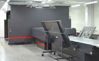Plate handling with large format plate stacker